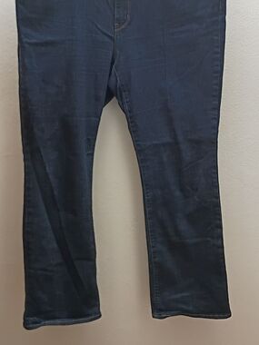 Pristine Dark Wash Classic Bootcut Stretch Levi's Blue Jean - Plus 16M W33 L32